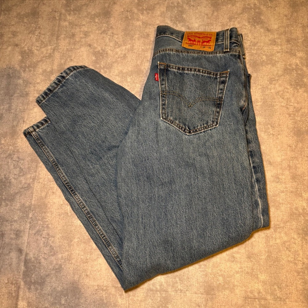 Levis 550 Relaxed Fit Tapered Leg Jeans Mens 35x32 Medium Wash Blue Denim